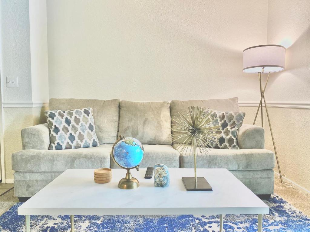 Lakeview, Lux King Bed Central to Downtown Airport — Hotel in Sacramento (CA)