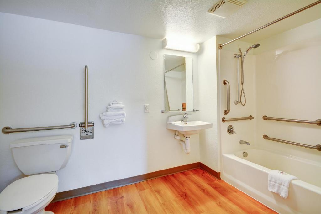 Motel 6-Southington, CT - Hartford photo