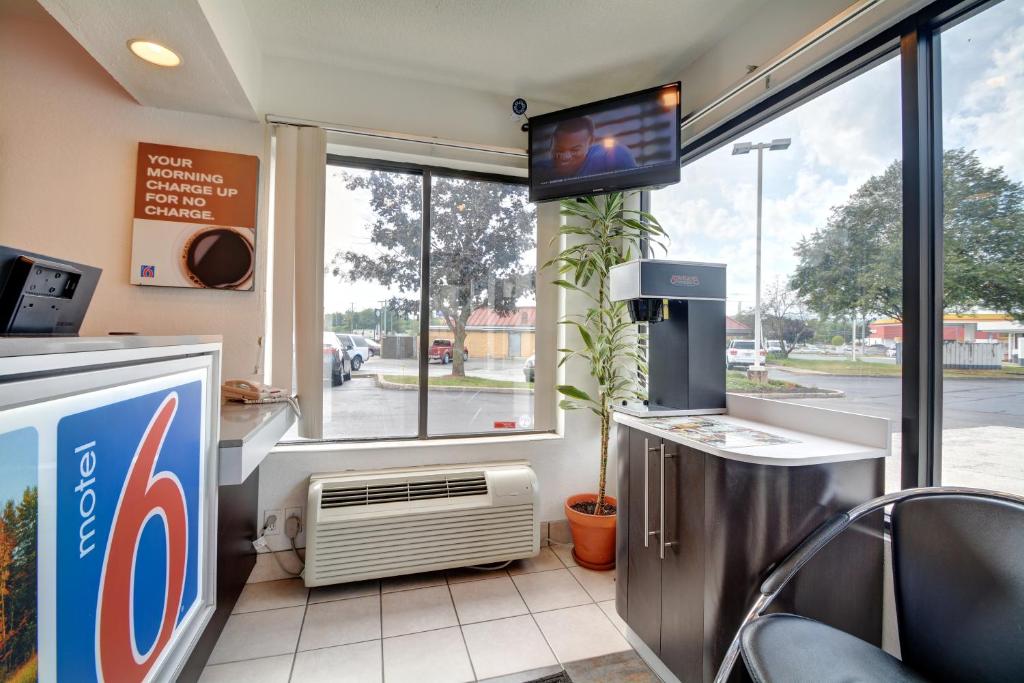Motel 6-Southington, CT - Hartford photo
