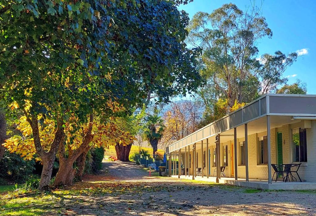 Restaway Holiday Units — Hotel in Porepunkah