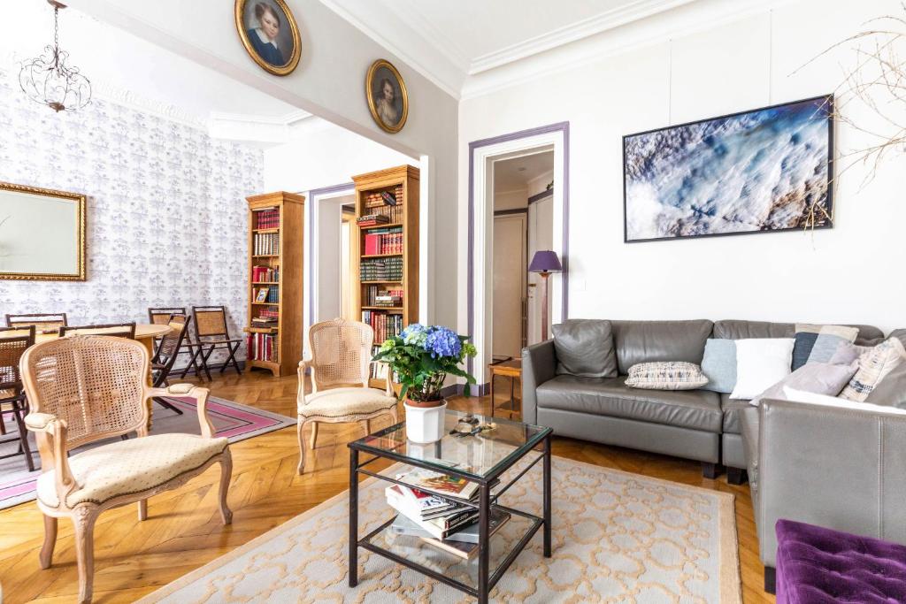 Veeve - Vintage Violet, Paris