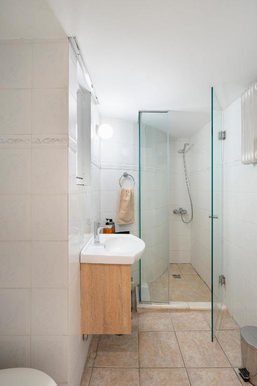 Scent Of Freedom Apartment Renovated photo