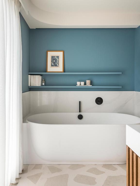 Bathroom, Hôtel & Spa Belle Plage in Cannes