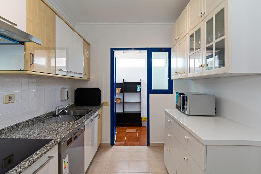 3BR Home - Private Heated Pool - Parking - 5