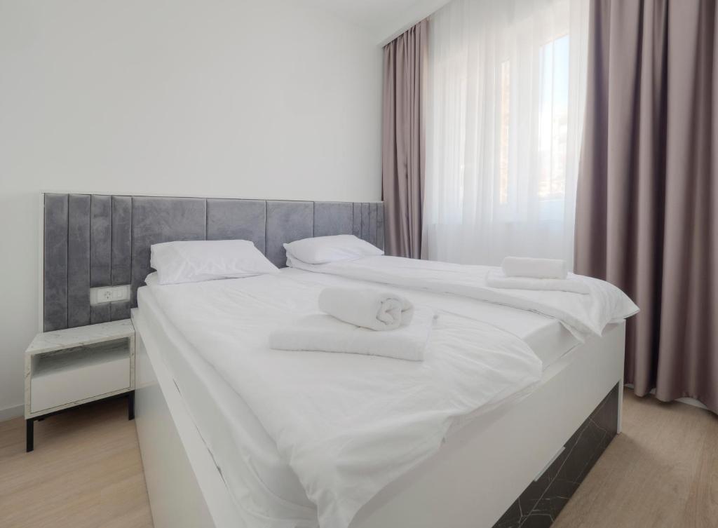 Modern Two Bedroom Apartment with Partial Sea View, Pool and Parking - 5