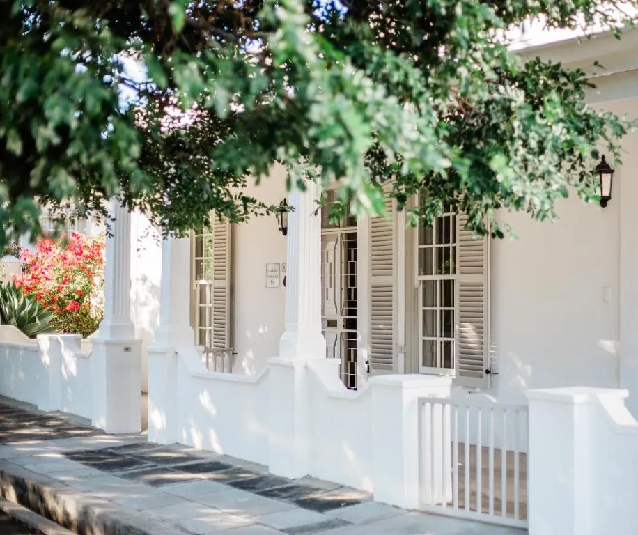 River Bend Guesthouses, hotel v destinaci Graaff-Reinet