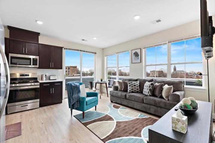 2BR Penthouse Hidden Gem Skyline view 10 min to EWR