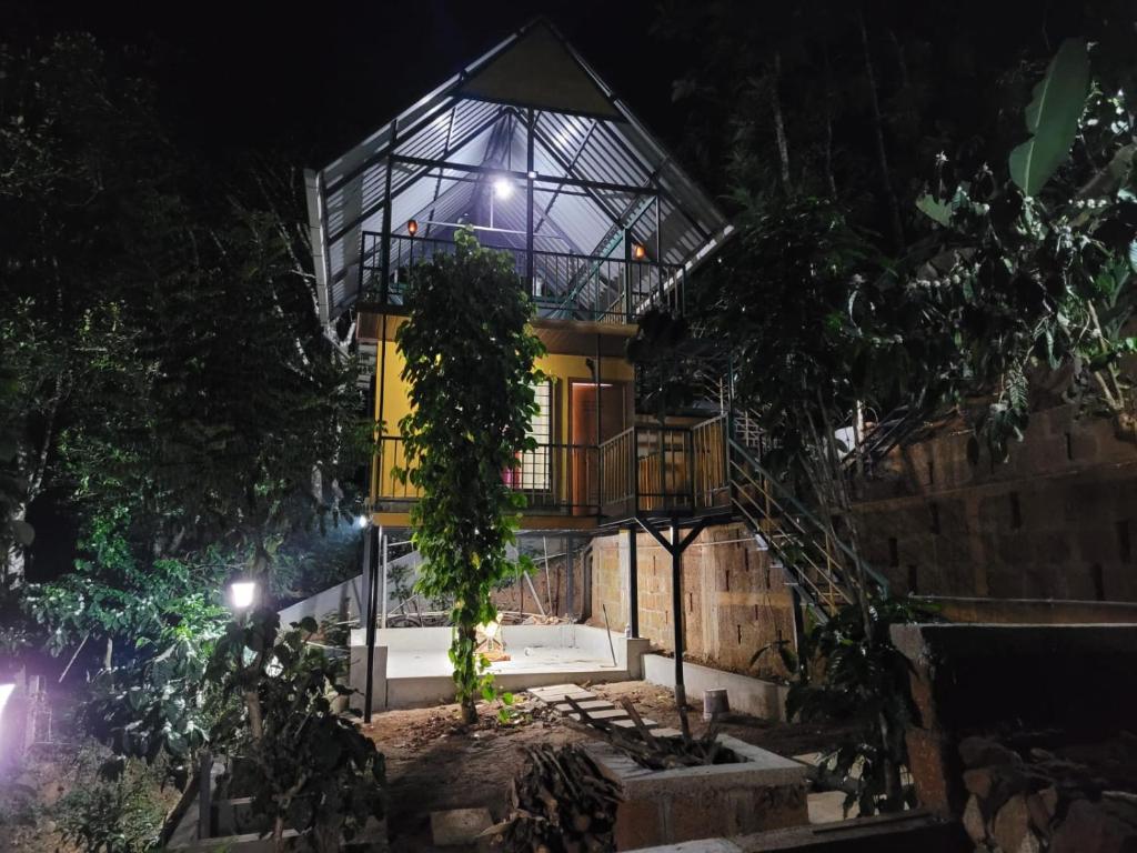 Mistvalley Hut photo