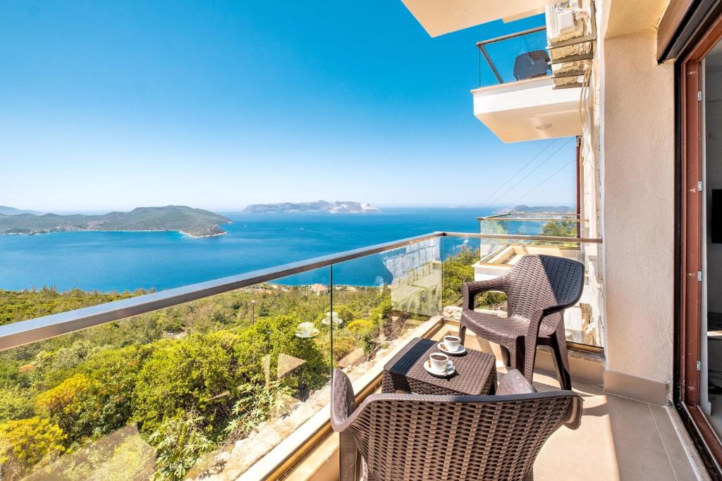 Golden Rose Otelcilik — Hotel in Kas