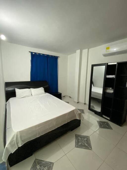 Apartamento entero 5 min del aeropuerto y playas ! — Hotel in Cartagena