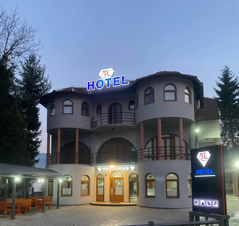 Hotel5E，位于普拉夫的酒店