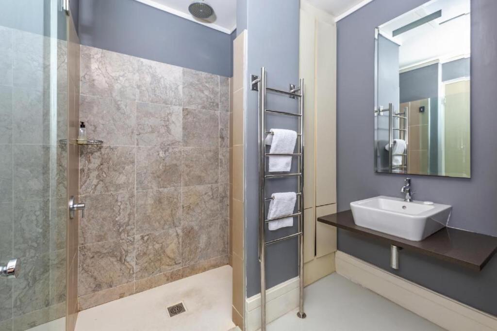 Deluxe Family Suite 105 photo