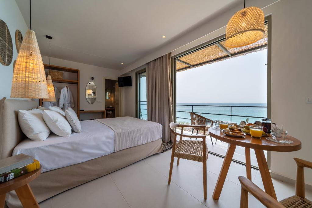Thea Beachfront Suites in Lourdas beach, Lourdhata