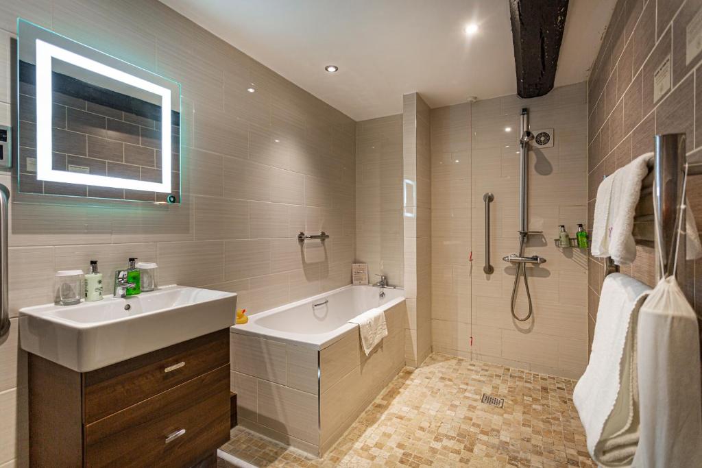 The White Hart Royal, Moreton-in-Marsh, Cotswolds photo