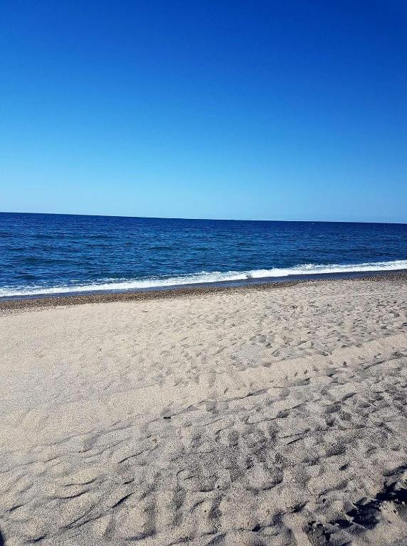 Superbe T2 climatisé, proche plage avec parking privé - 4