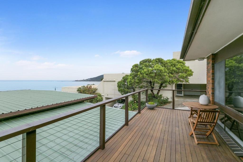 1at Fifty Nine, Lorne