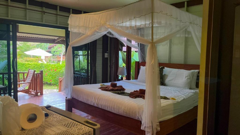 Habitació Triple amb Vista sobre la Piscina