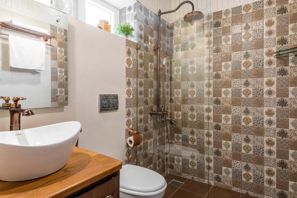 StayVista at The Zevog Villa w Anglo-Indian interior photo