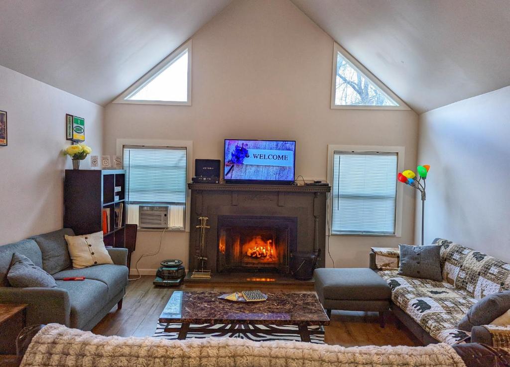 3 BR Pet Friendly Home 7 mins to Ski Slopes