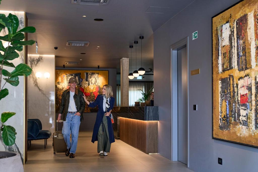 フロント・ロビー