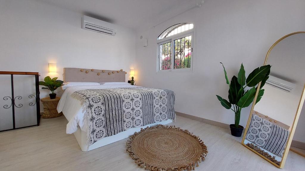 New Boho Home with Balcony, Private Garden and Communal Pool - 4