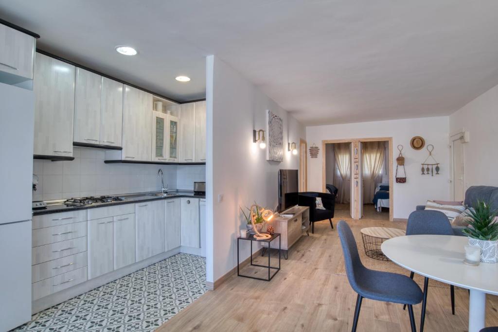 Kaminias III Apartament reformat per 4 persones a Politur a 10 minuts a peu de la Cala Rovira - 2