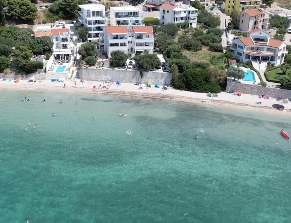 Apartments Desire — Hotel in Brodarica