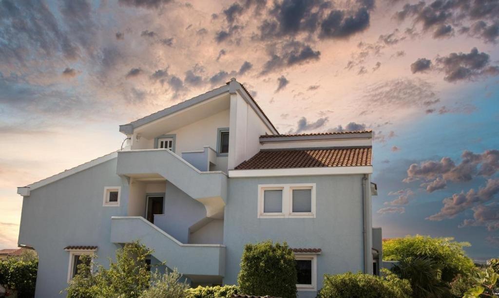 Apartmani TiM — Hotel in Vodice