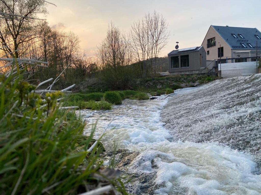 Freistehendes Ferienhaus Renkenmuhle naher kann man am Wasser nicht wohnen — Hotel in Mulfingen