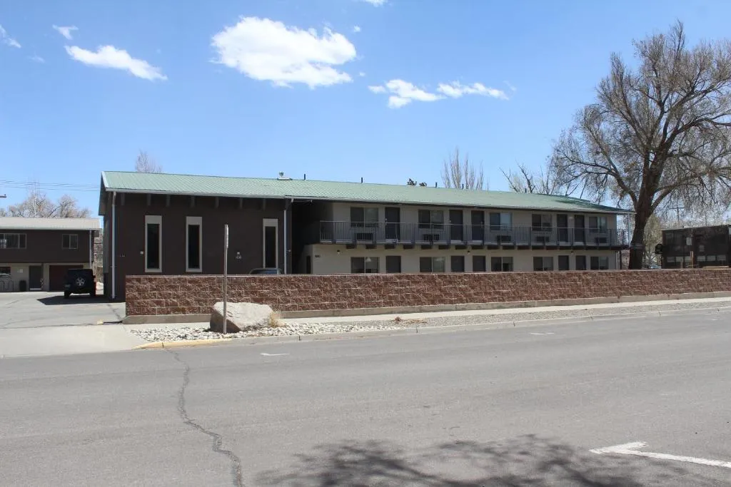 Bell & Main Alamosa Studio Suite-Walking distance to downtown，位于阿拉莫萨的酒店
