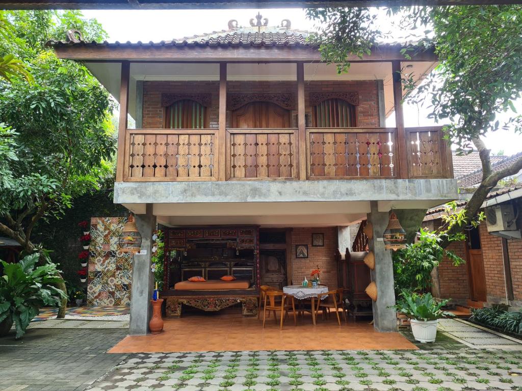 Ndalem Suryo Saptono Guest House