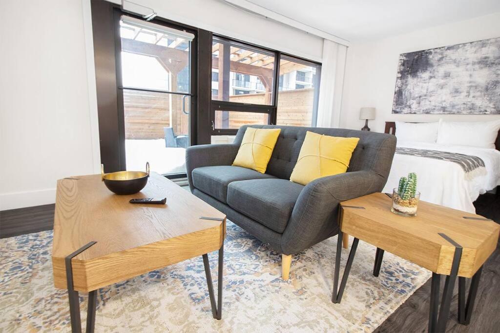 Cozy Studio on 4th Floor with Wi-Fi, Patio, Parking &amp; Laundry! — Hotel in Winnipeg (MB)