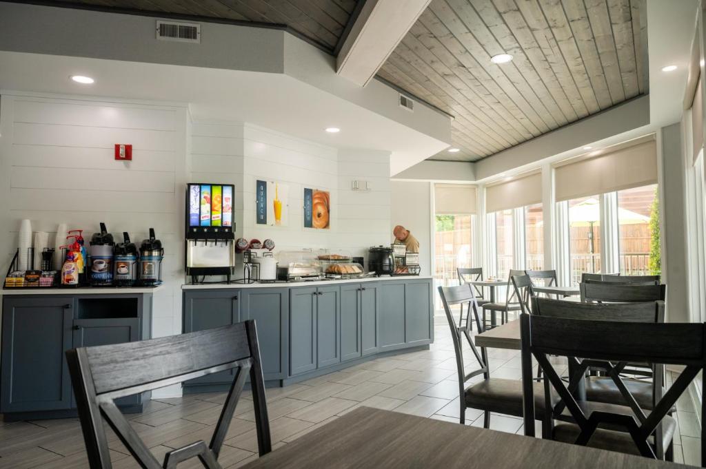 Food and beverages, Twin Mountain Inn & Suites in Pigeon Forge (TN)