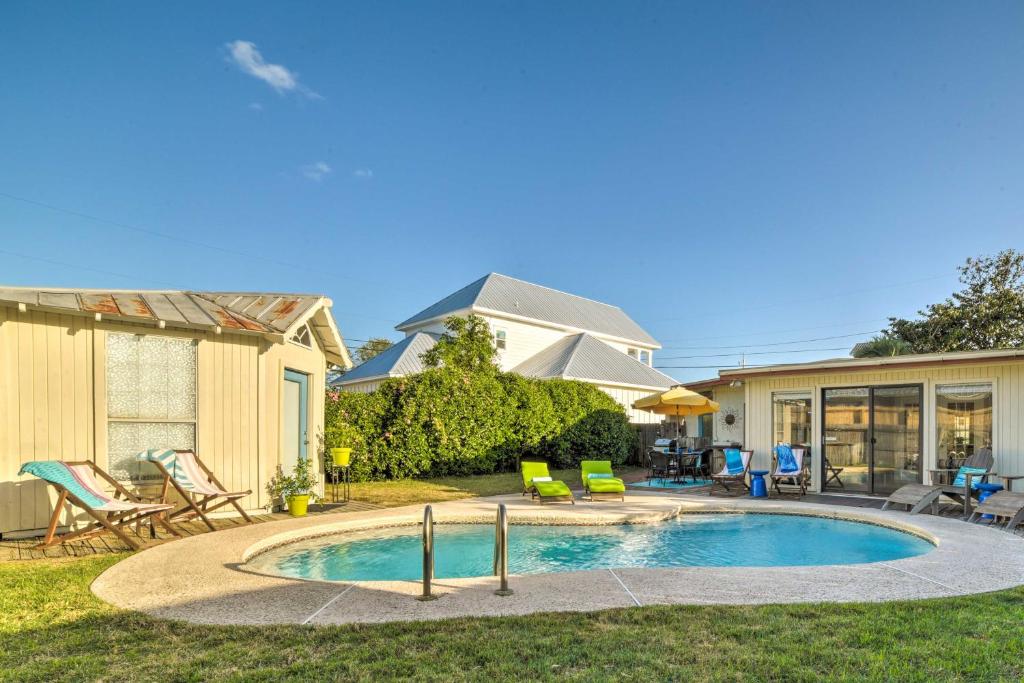 Walk to Beach PCB Retreat with Private Pool!, Panama City Beach