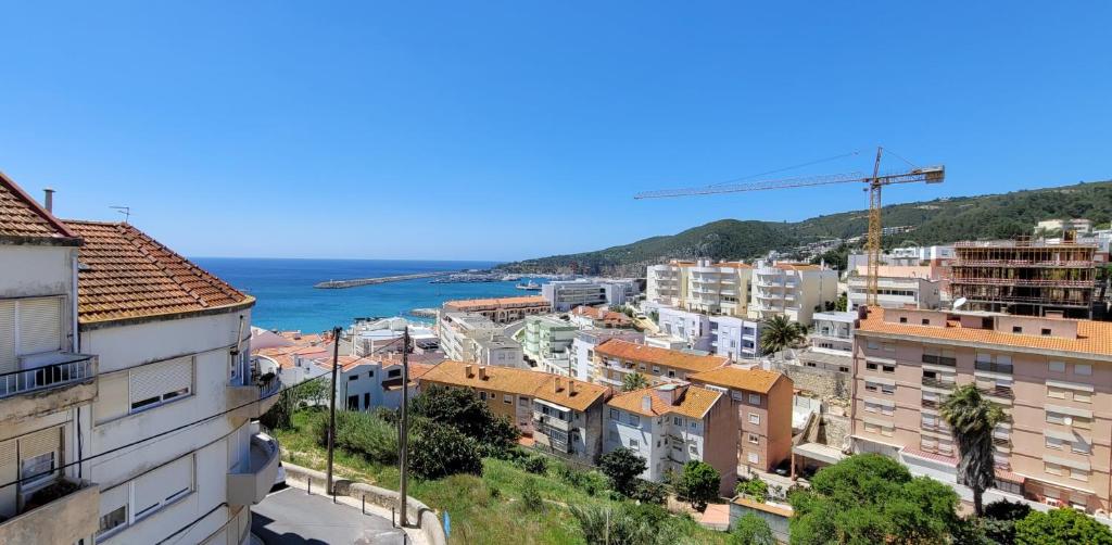 *SEA VIEW* New 3 Bedroom apt with FREE parking, Sesimbra