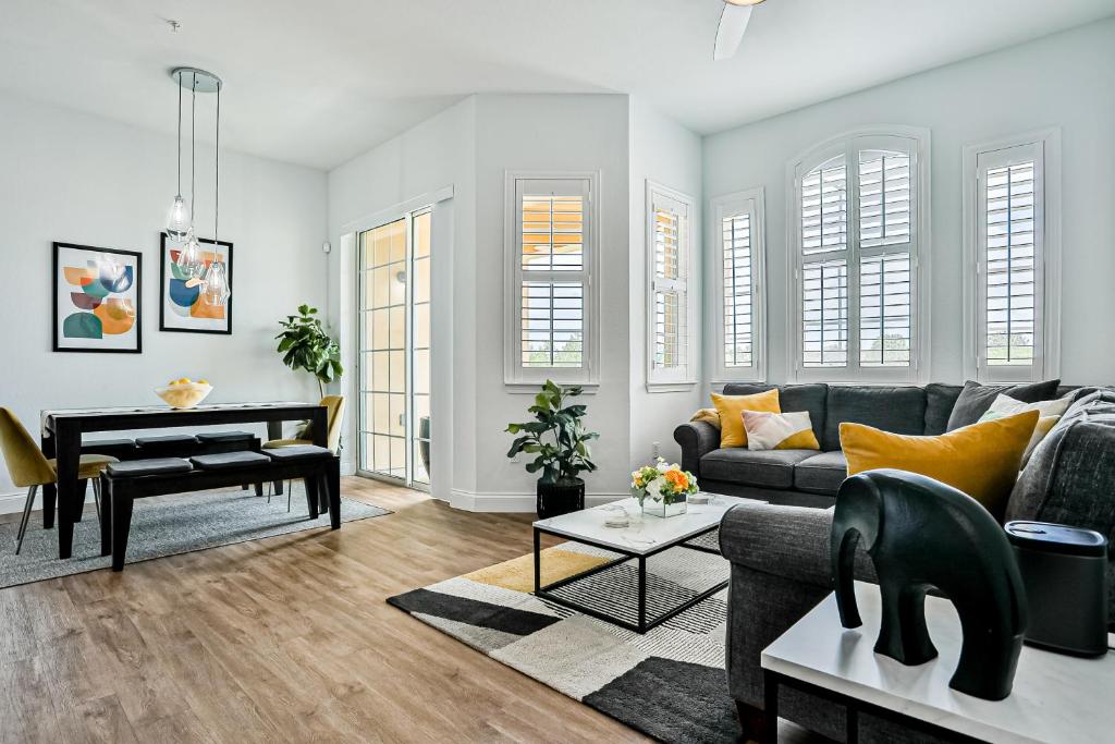 Sunshine & Fun Times, Davenport