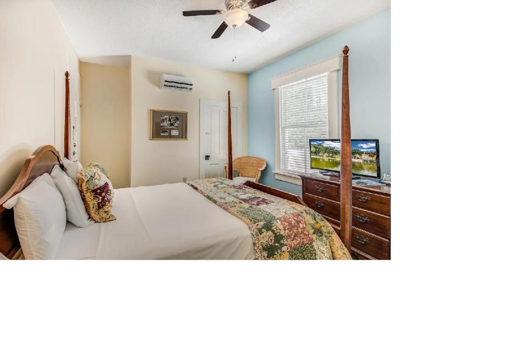 Lakeside Inn on Lake Dora photo