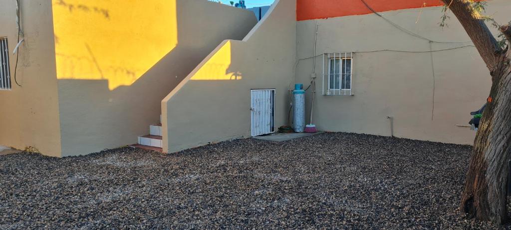 GATED AND SECURED APPARTMENT 6 MINS FROM THE BEACH - 2