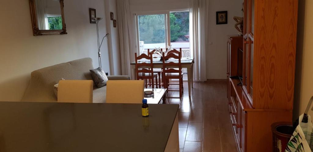 Piso reformado a estrenar cerca playa y centro - 2