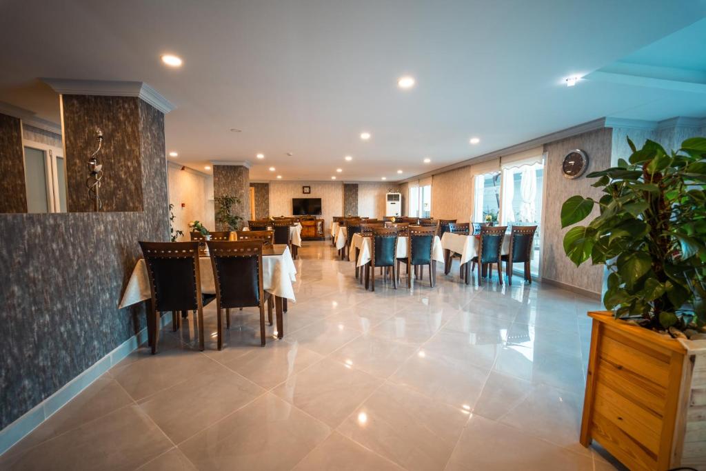 Shared lounge/TV area