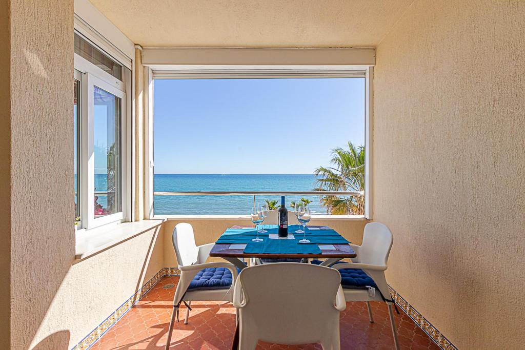 Fantastic Views , on the beach Best Location in Torremolinos - 4