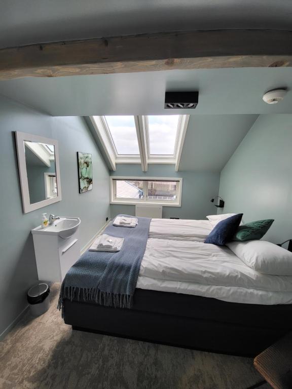 Brygga Restaurant and Rooms — Hotel in Å (Nordland)