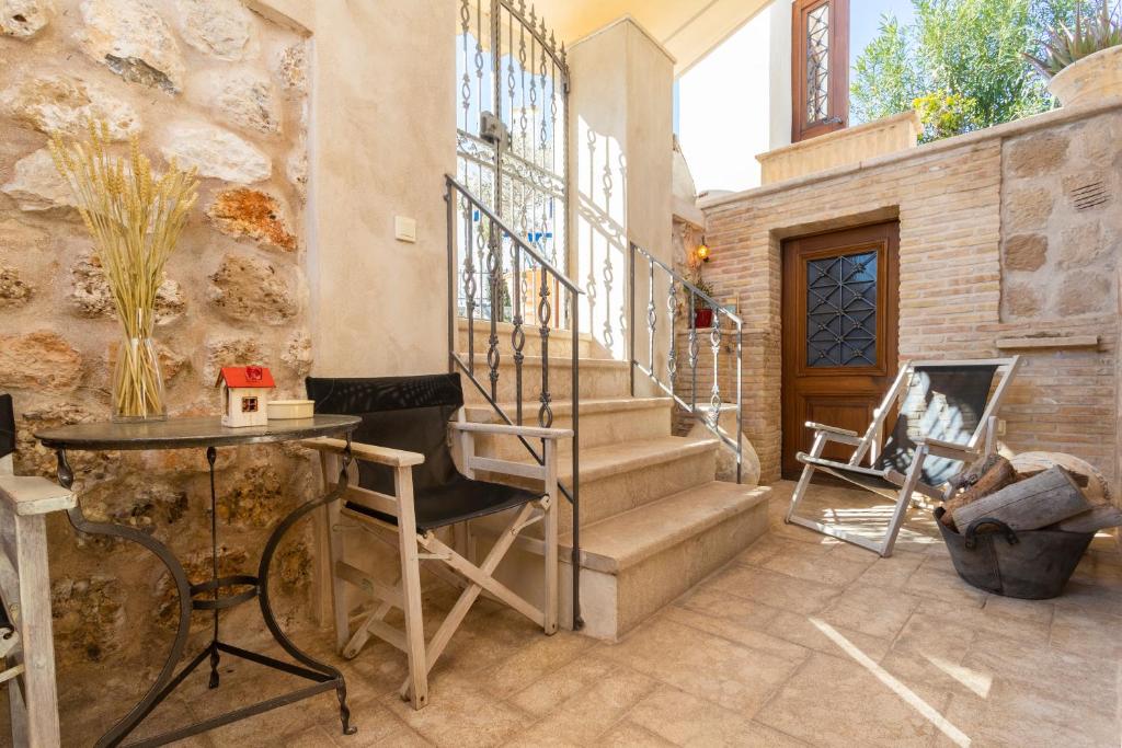 Flash House, Spetses