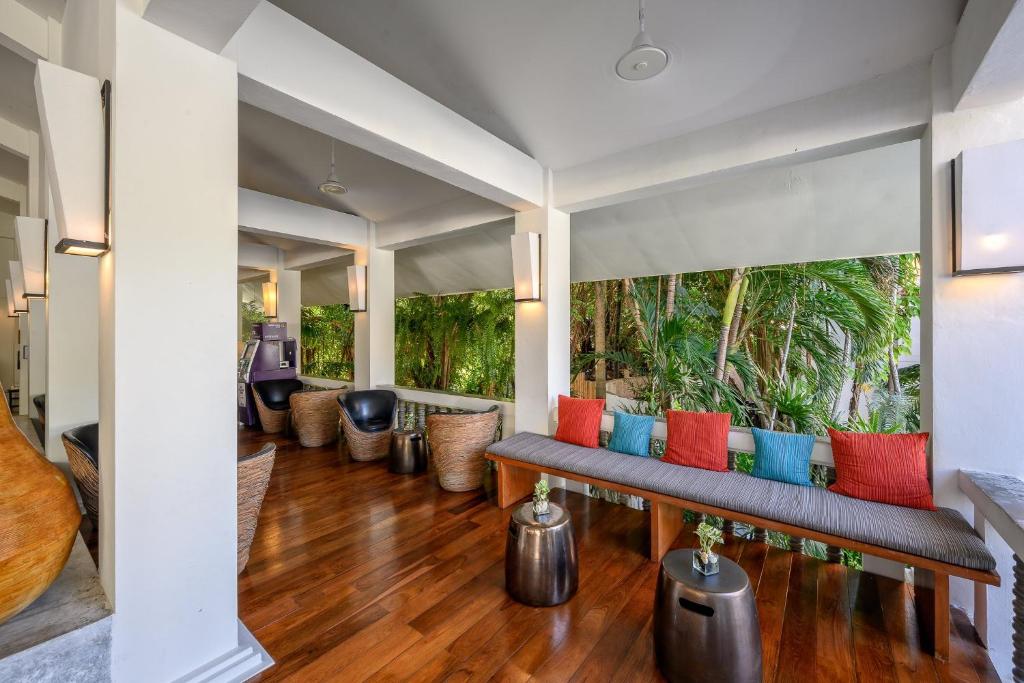 フロント・ロビー