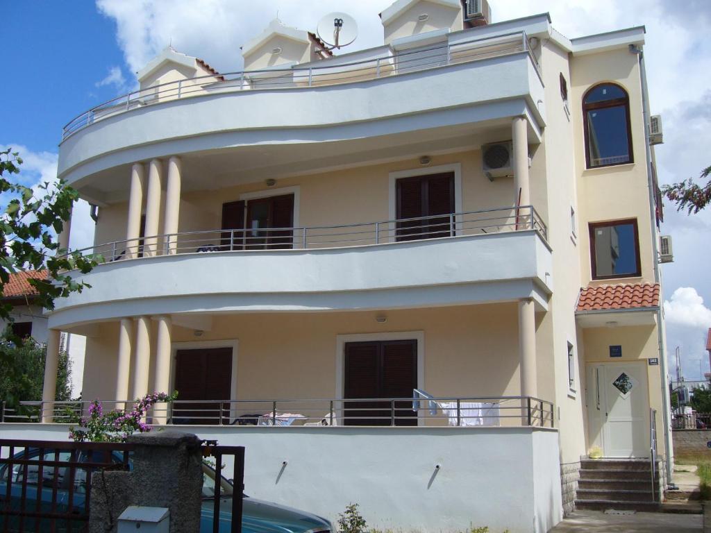 Apartments Dada — Hotel in Biograd na Moru