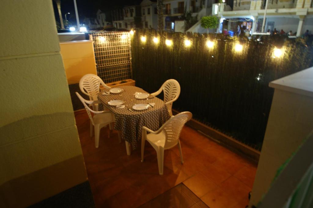 Apartamento en Vera a 300 m de la playa, con patio y salida directa a calle - 1