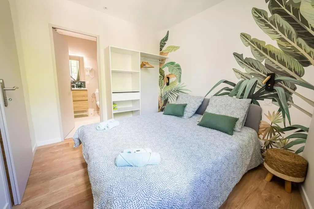 Le Pearl Appartement de charme en bord rivière，位于科洛布里埃的酒店