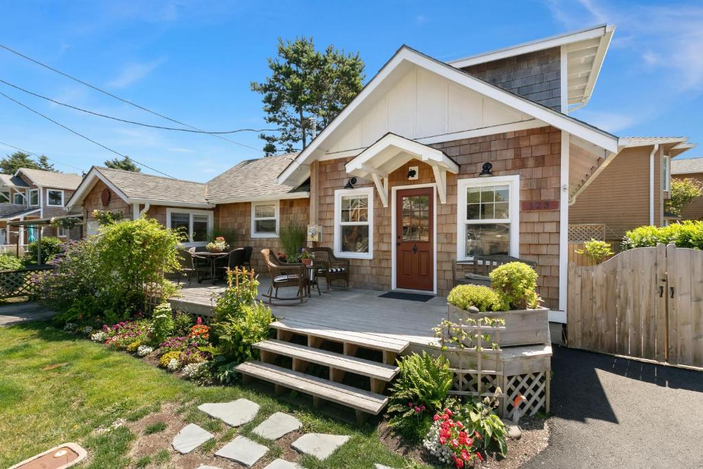 Madison St 3 SF 21 Red Door Cottage