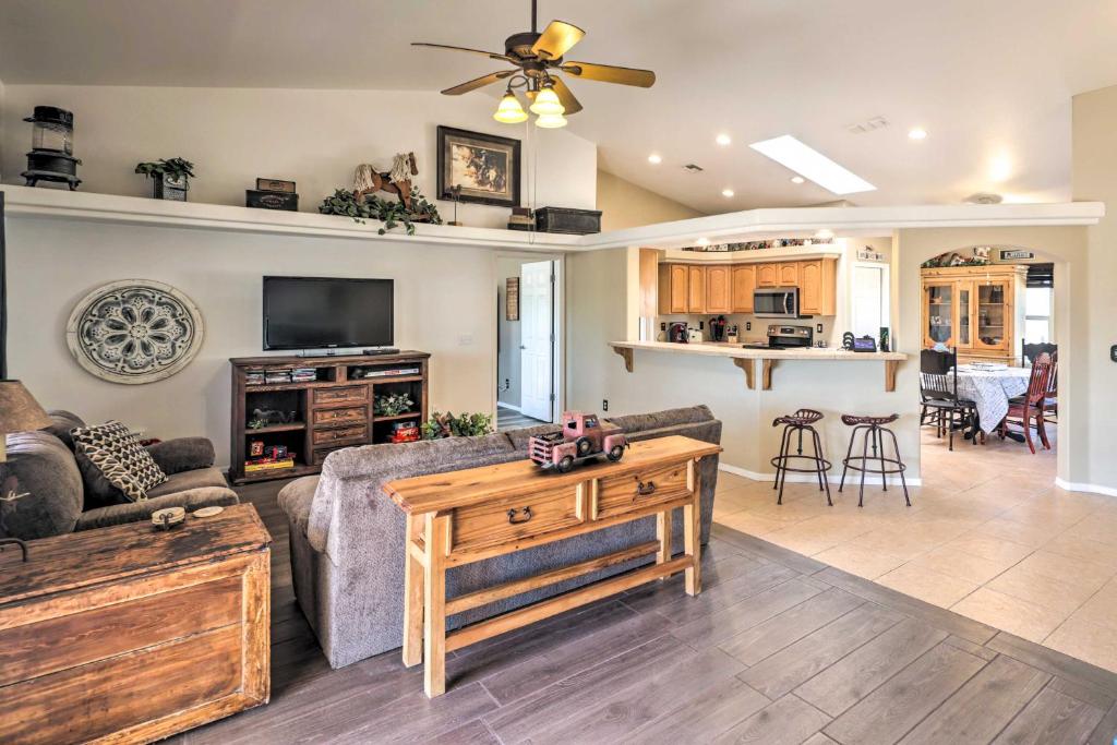 Golden Valley Hideaway on Working Horse Farm!