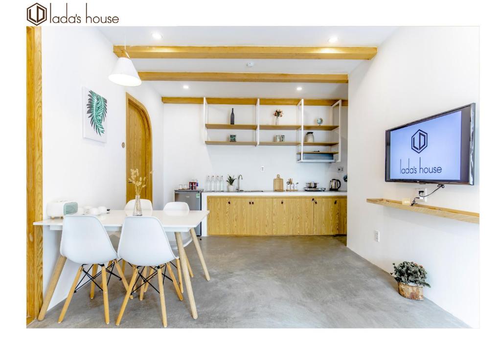 Shared lounge/TV area